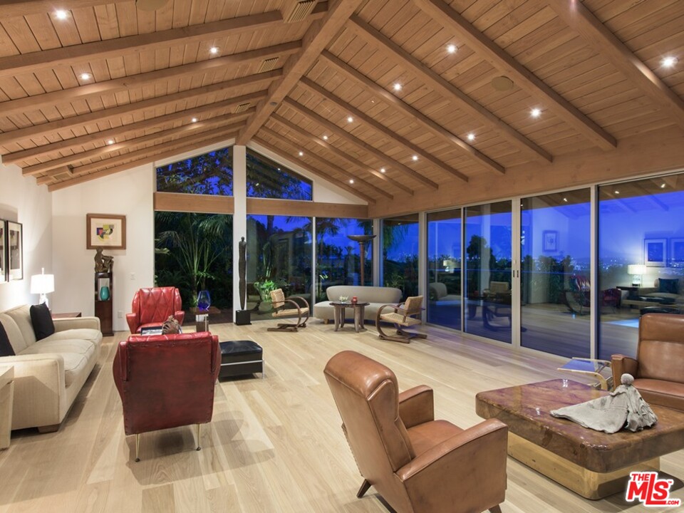 1822 Westridge Road Los Angeles, CA 90049 - Photo 11 of 44