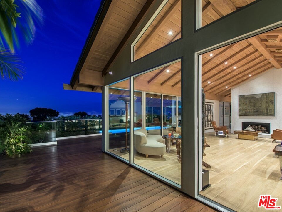 1822 Westridge Road Los Angeles, CA 90049 - Photo 13 of 44