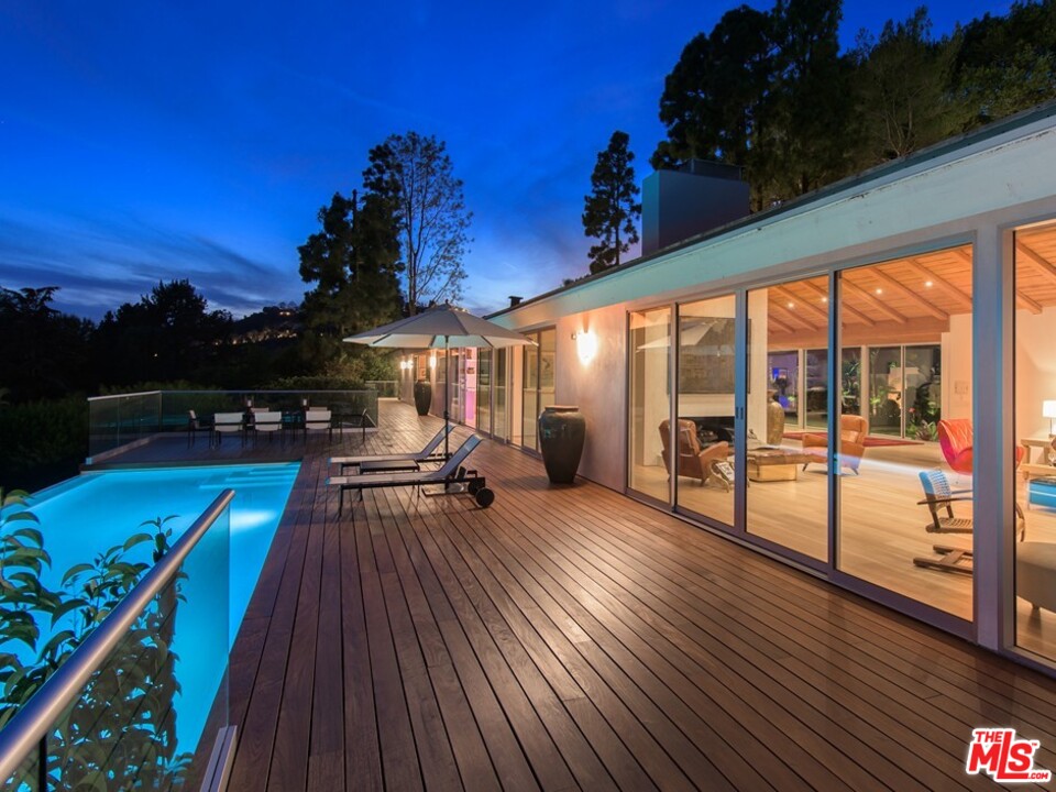 1822 Westridge Road Los Angeles, CA 90049 - Photo 14 of 44