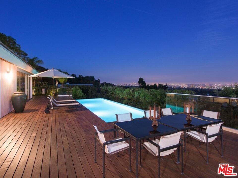 1822 Westridge Road Los Angeles, CA 90049 - Photo 15 of 44