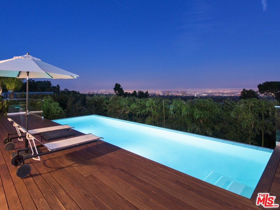 1822 Westridge Road Los Angeles, CA 90049 - Photo 16 of 44