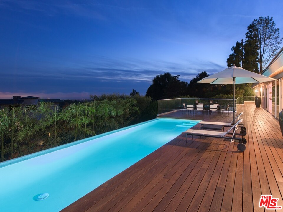 1822 Westridge Road Los Angeles, CA 90049 - Photo 17 of 44