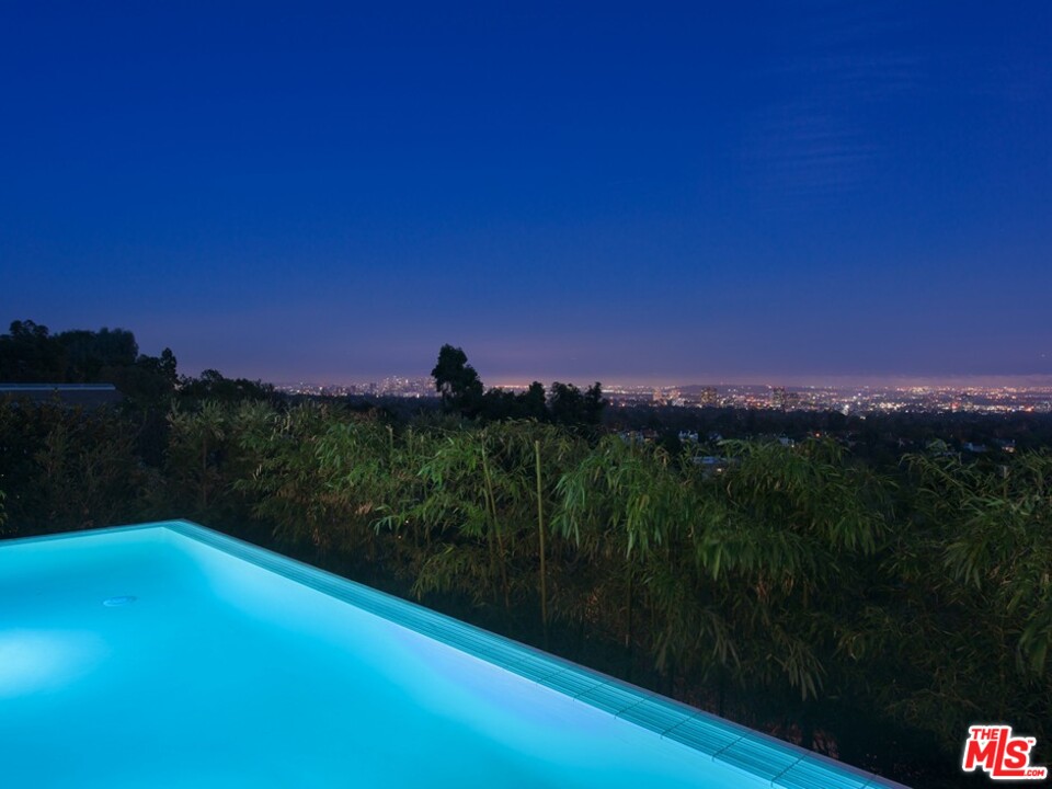 1822 Westridge Road Los Angeles, CA 90049 - Photo 18 of 44