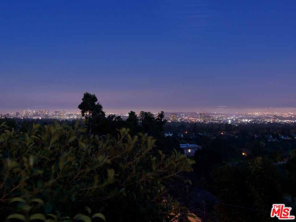 1822 Westridge Road Los Angeles, CA 90049 - Photo 19 of 44