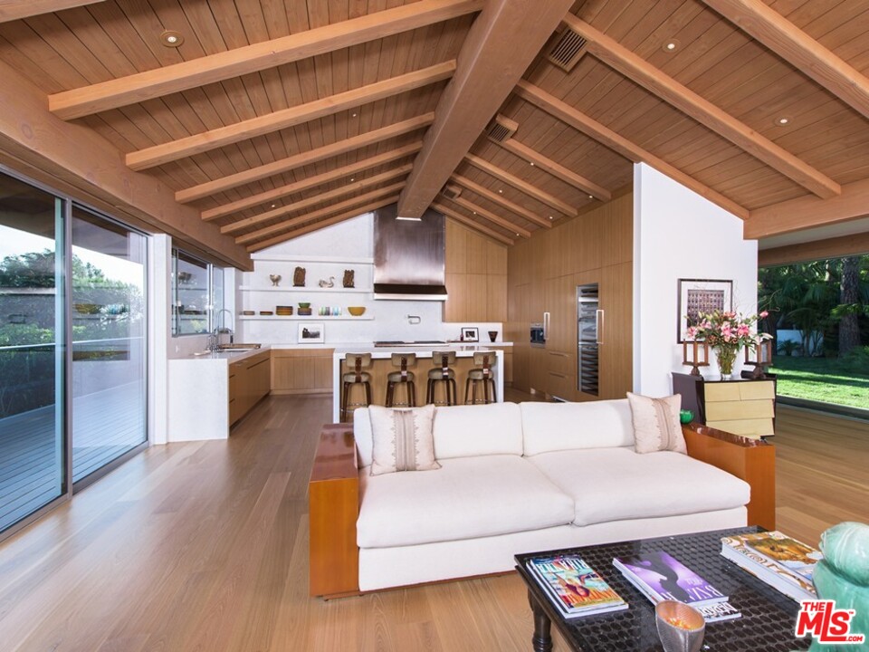 1822 Westridge Road Los Angeles, CA 90049 - Photo 21 of 44