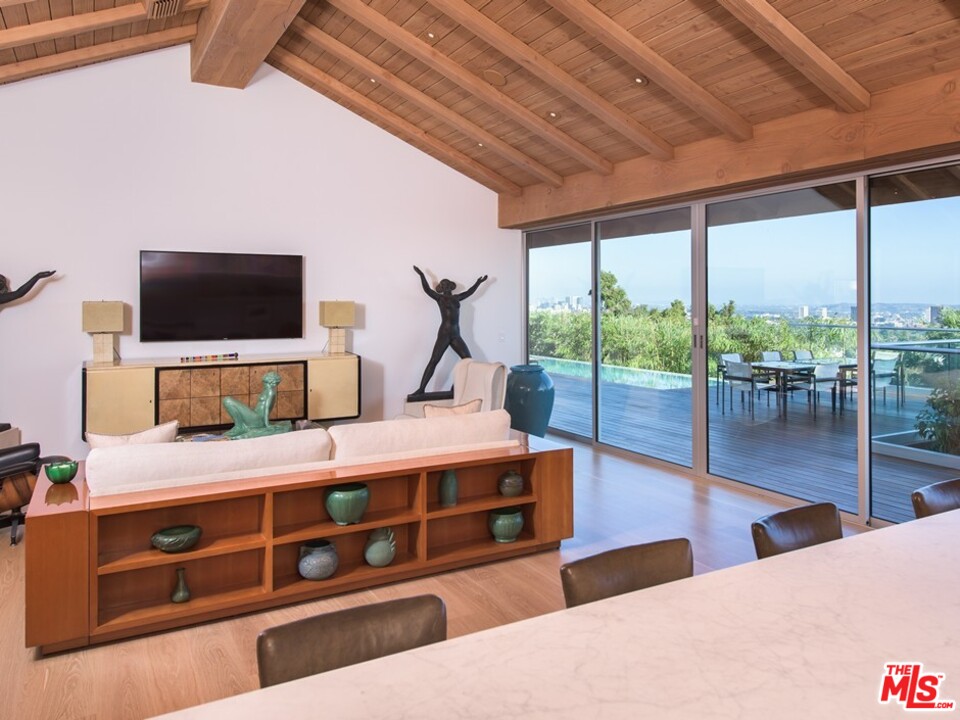 1822 Westridge Road Los Angeles, CA 90049 - Photo 24 of 44