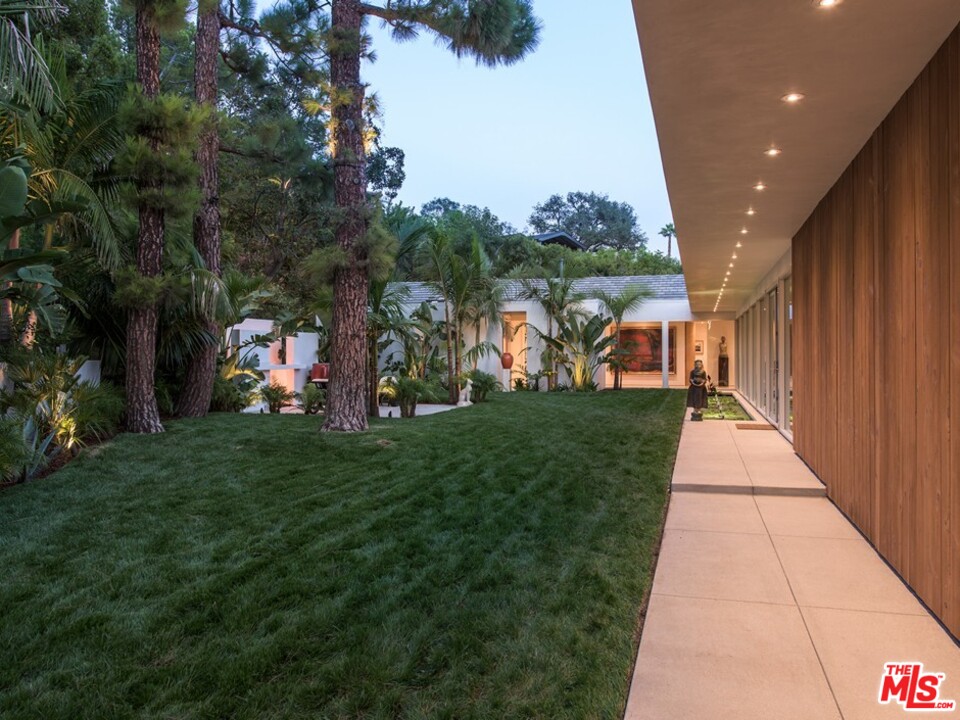 1822 Westridge Road Los Angeles, CA 90049 - Photo 4 of 44