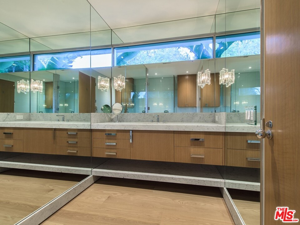 1822 Westridge Road Los Angeles, CA 90049 - Photo 34 of 44