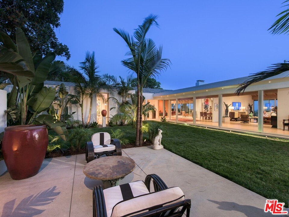 1822 Westridge Road Los Angeles, CA 90049 - Photo 6 of 44