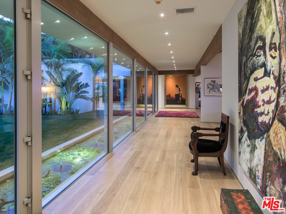 1822 Westridge Road Los Angeles, CA 90049 - Photo 8 of 44