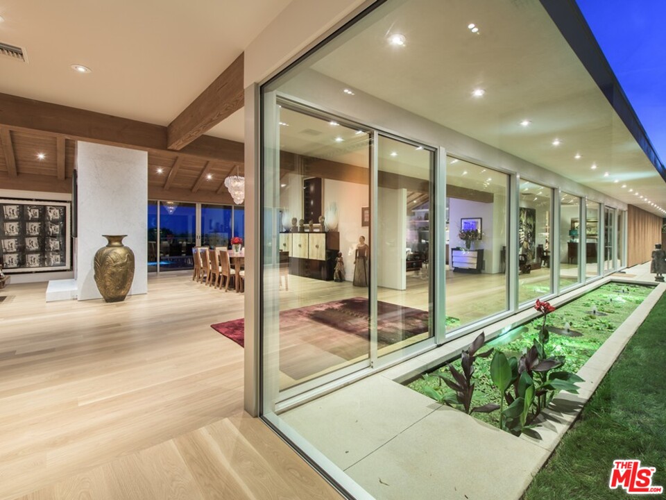 1822 Westridge Road Los Angeles, CA 90049 - Photo 9 of 44