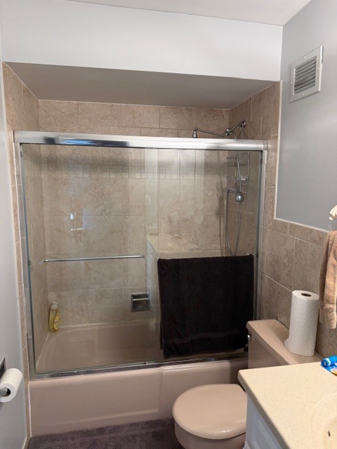 40 North Tower Road, Unit 11K Oak Brook, IL 60523 - Photo 8 of 9 a bathroom with a toilet a sink and a shower