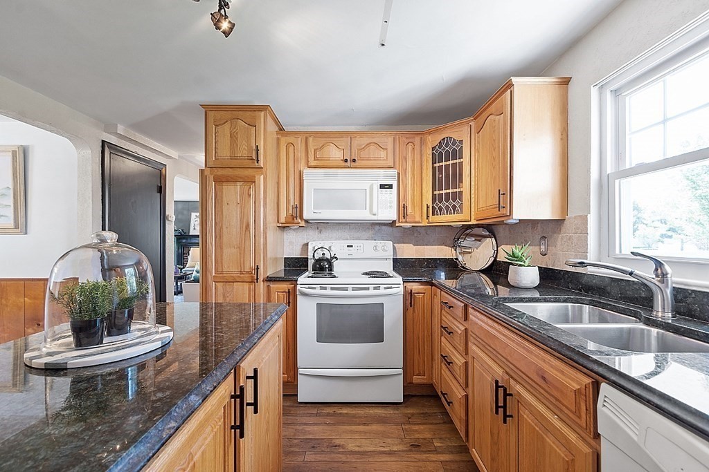 91 Hartwell Road Bedford, MA 01730 - Photo 12 of 27 Gallery Image 12