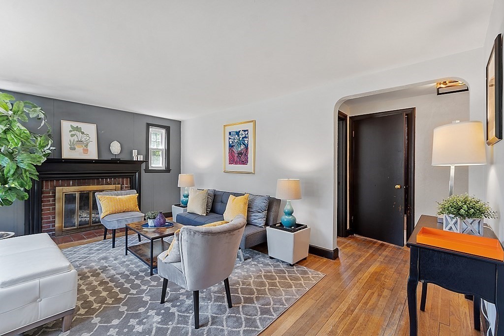 91 Hartwell Road Bedford, MA 01730 - Photo 3 of 27 Gallery Image 3
