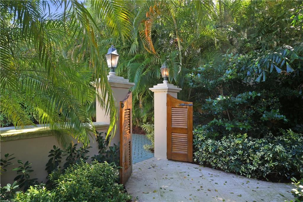 37 West High Point Road Stuart, FL 34996 - Photo 6 of 35 a view of a house with a backyard