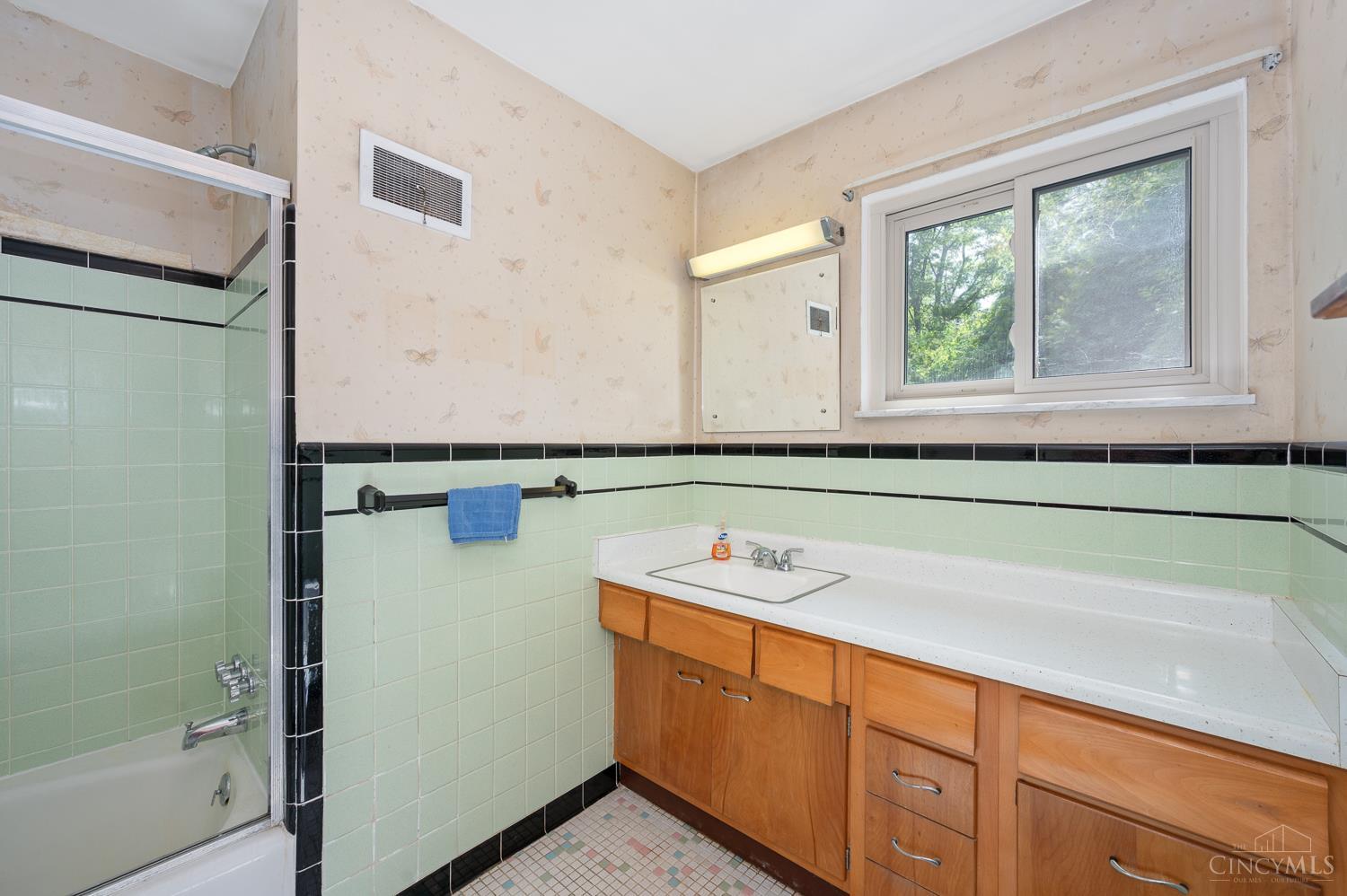 1976 Adams Road Cincinnati, OH 45231 - Photo 28 of 47 Gallery Image 28
