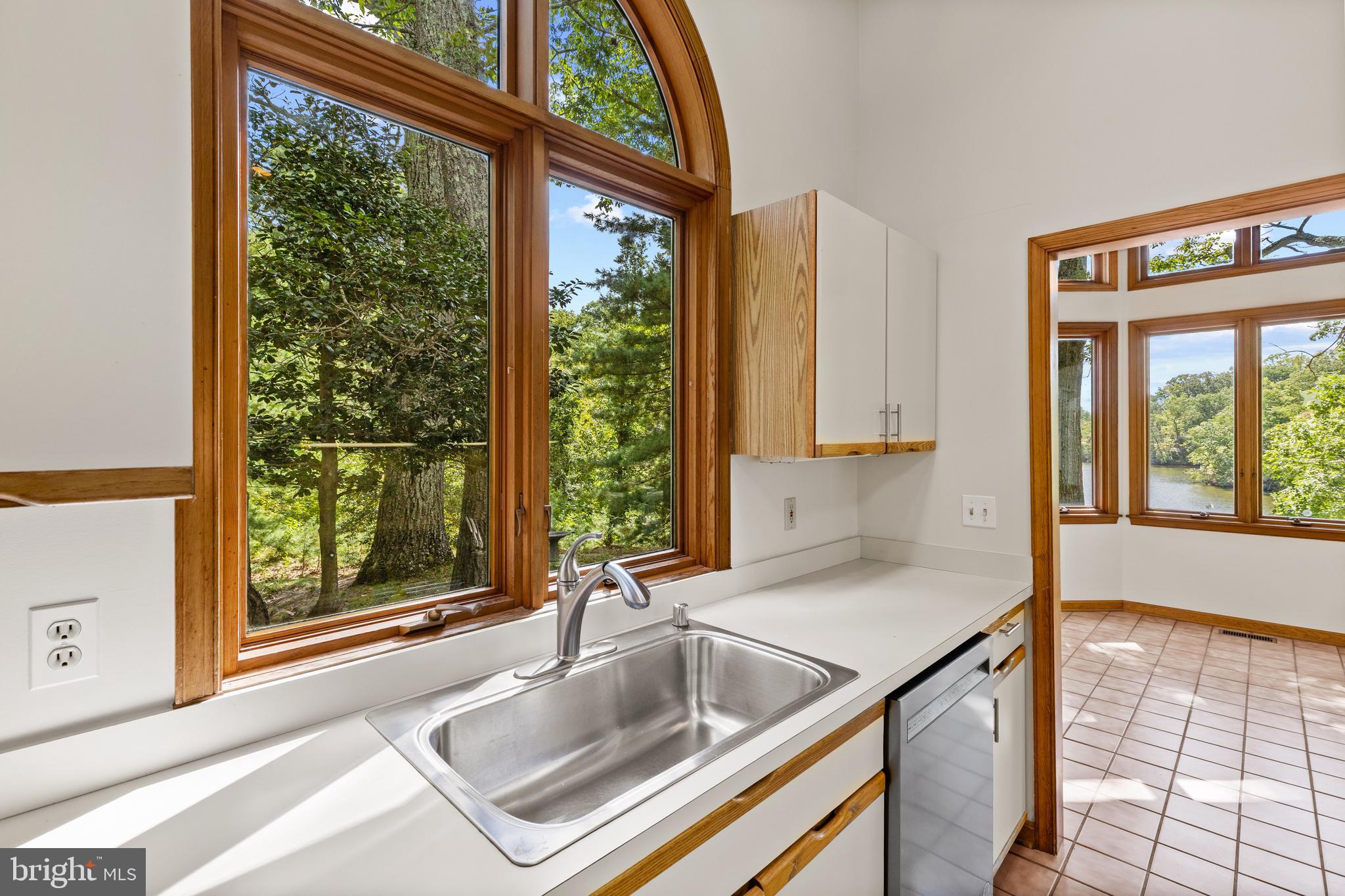 105 Wallace Manor Road Edgewater, MD 21037 - Photo 17 of 35 Lots of natural light