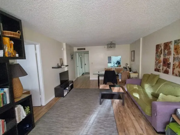 $210,000 | 103 Royal Park Drive, Unit 3B, Oakland Park, FL 33309