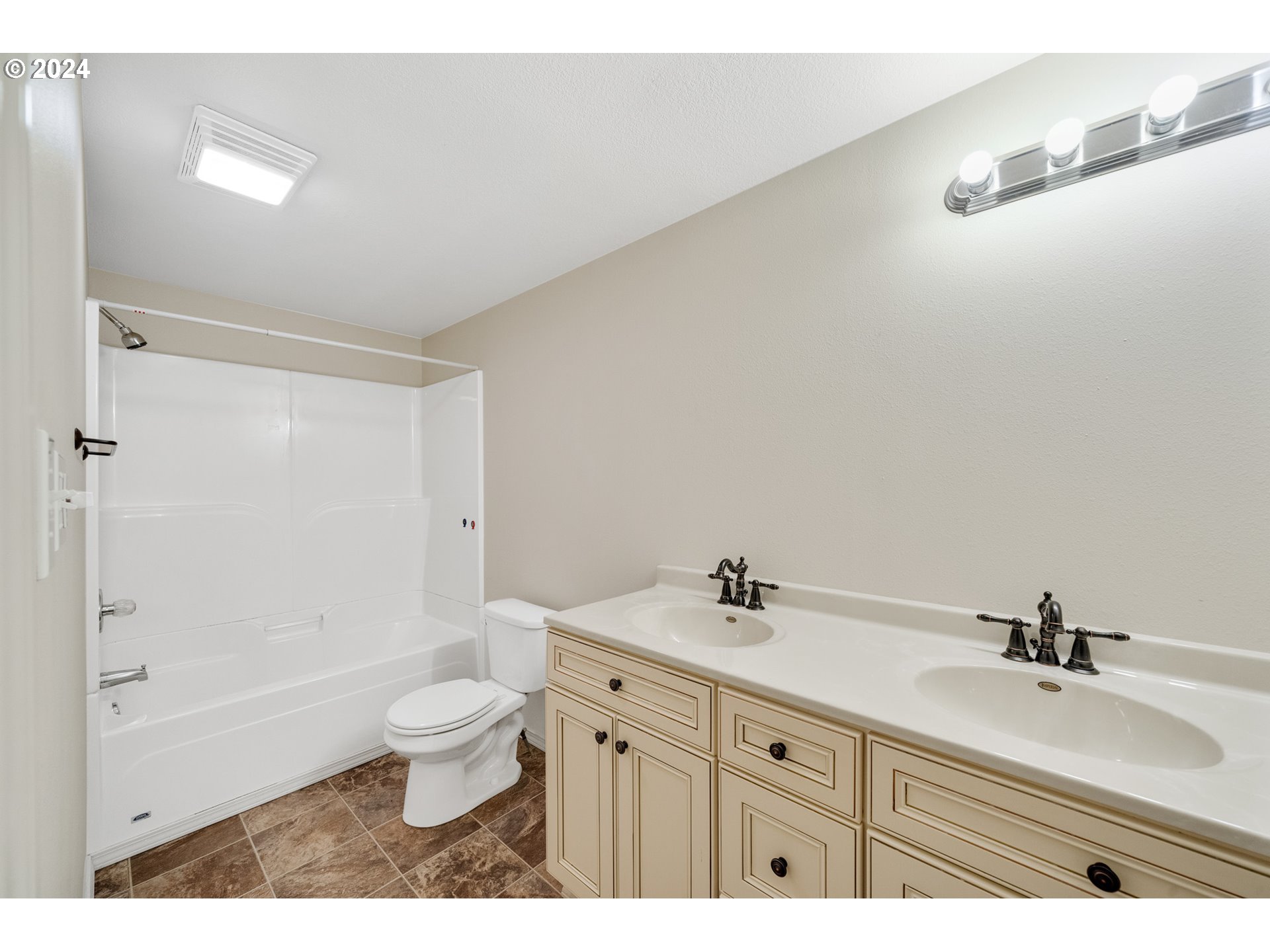 3215 Goeres Road Tillamook, OR 97141 - Photo 18 of 26