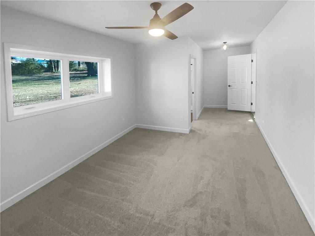 314 Jackson Street Cartersville, GA 30120 - Photo 4 of 18 an empty room with windows and closet