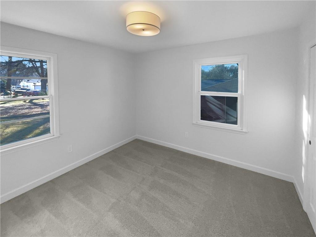 314 Jackson Street Cartersville, GA 30120 - Photo 9 of 18 an empty room with a window