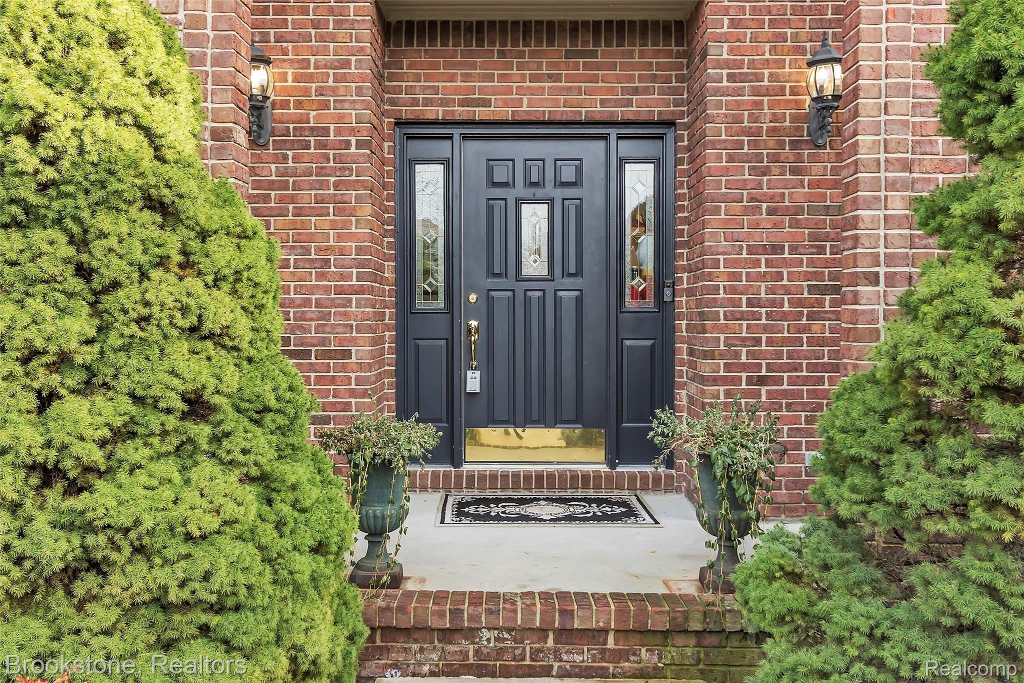 4110 Ridge Side Drive Rochester, MI 48306 - Photo 4 of 51 4110-Ridge-Side-Dr-Rochester-MI-5.jpg
