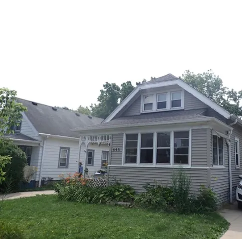 $168,400 | 645 South Oak Park Court, Milwaukee, WI 53214