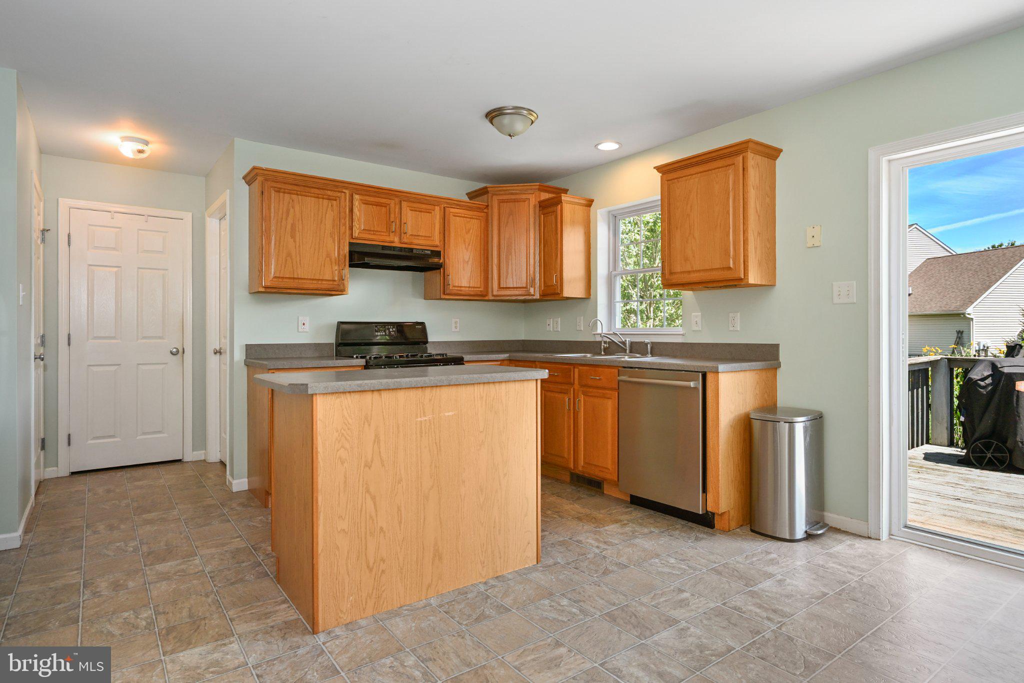 203 Deerfield Lane Lititz, PA 17543 - Photo 10 of 37 Gallery Image 10
