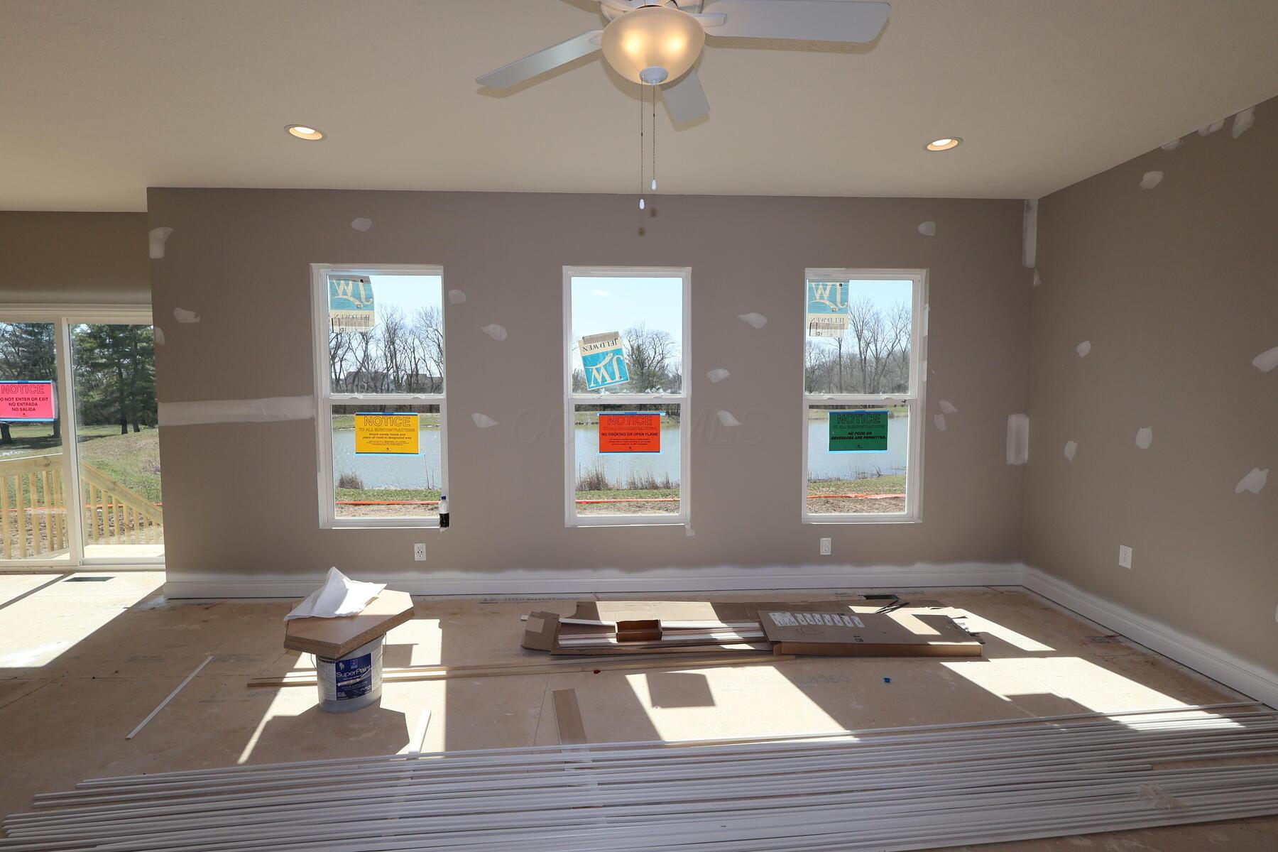 365 Cherry Hills Road Commercial Point, OH 43116 - Photo 4 of 20 Living Room