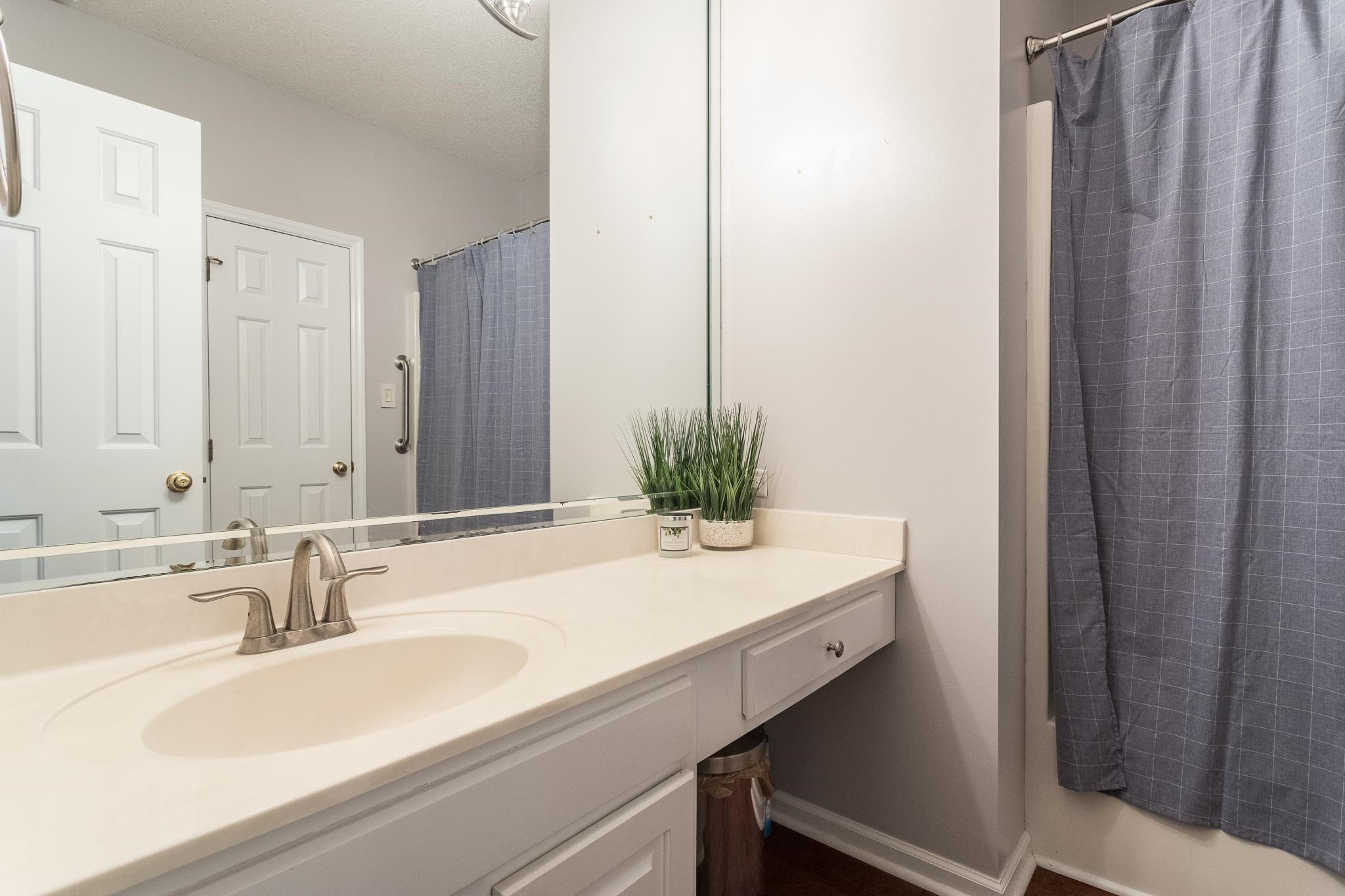 3722 Carnegie Lane Raleigh, NC 27612 - Photo 19 of 30 Full Bathroom on Main Floor