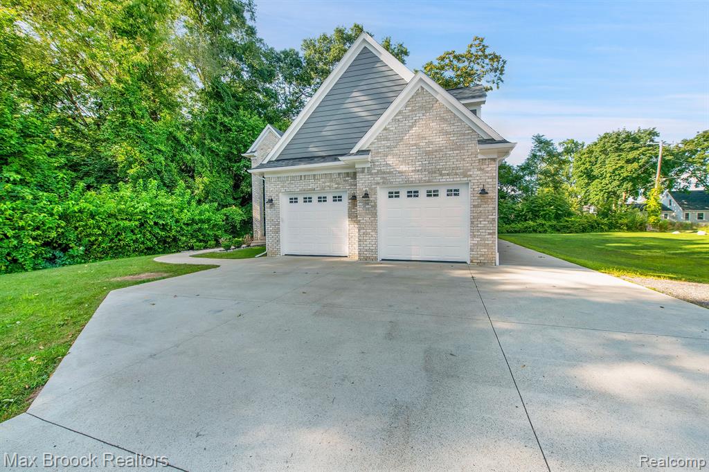 8330 Cooley Lake Road Commerce Township, MI 48382 - Photo 34 of 56 Gallery Image 34