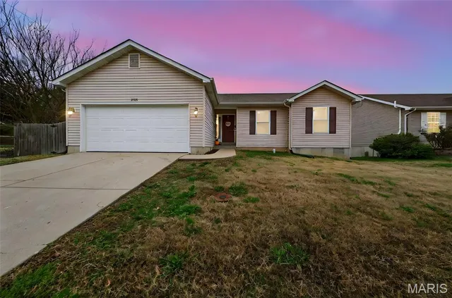 $274,900 | 2320 Arkansas Drive, High Ridge, MO 63049