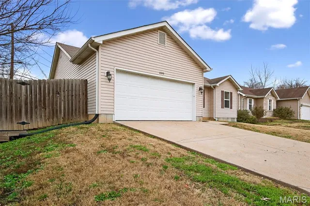 $274,900 | 2320 Arkansas Drive, High Ridge, MO 63049