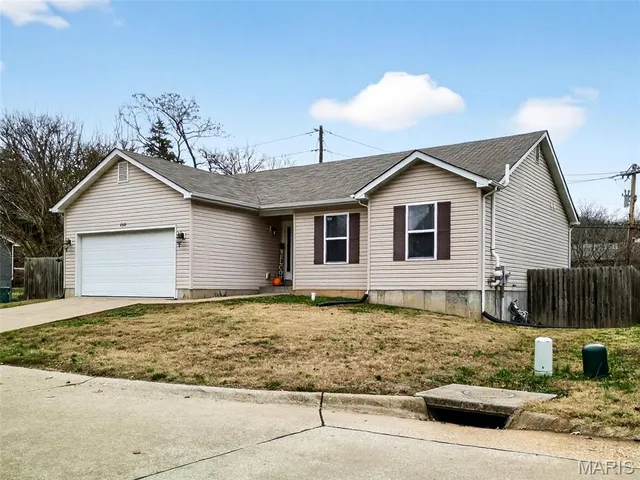 $274,900 | 2320 Arkansas Drive, High Ridge, MO 63049