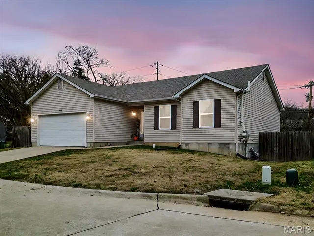 $274,900 | 2320 Arkansas Drive, High Ridge, MO 63049