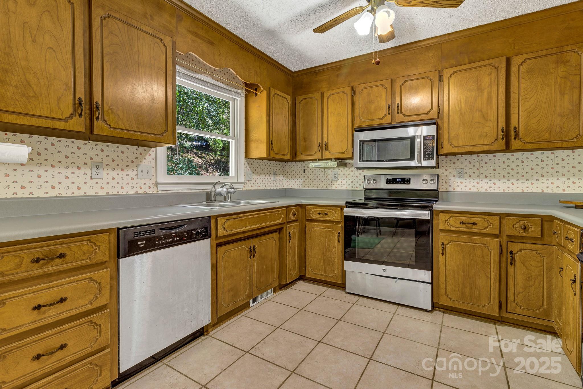 560 Hunters Ridge Road Mills River, NC 28759 - Photo 9 of 39 Gallery Image 9