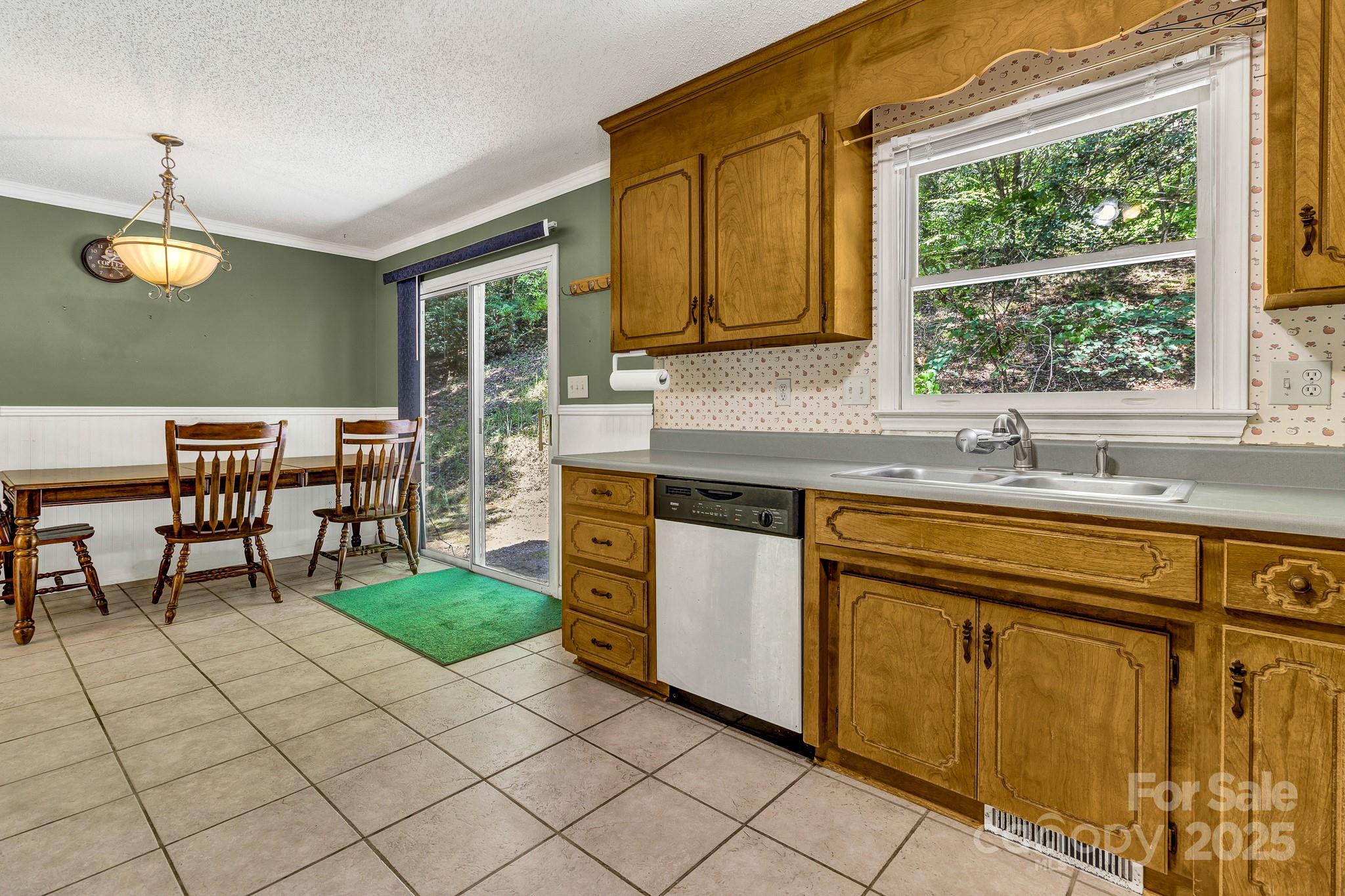 560 Hunters Ridge Road Mills River, NC 28759 - Photo 10 of 39 Gallery Image 10
