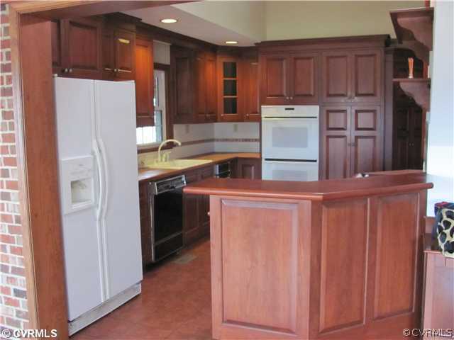12343 Verdon Road Doswell, VA 23047 - Photo 6 of 12 Kitchen - Kitchen was remodeled in 1996 with many