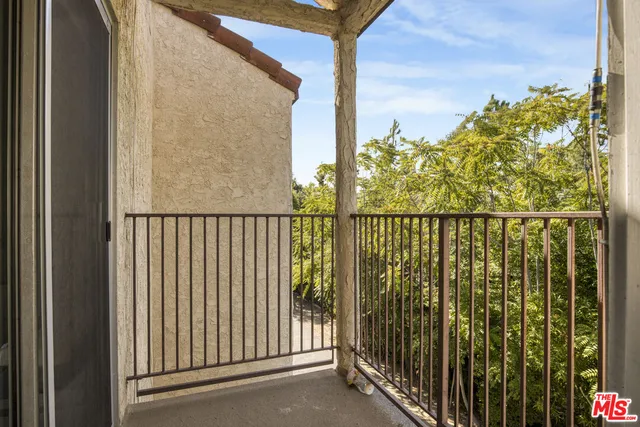 $3,995 | 23401 Park Sorrento, Unit 30, Calabasas, CA 91302