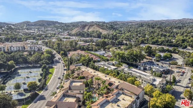 $3,995 | 23401 Park Sorrento, Unit 30, Calabasas, CA 91302