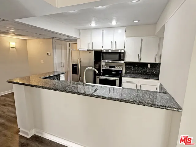 $3,995 | 23401 Park Sorrento, Unit 30, Calabasas, CA 91302