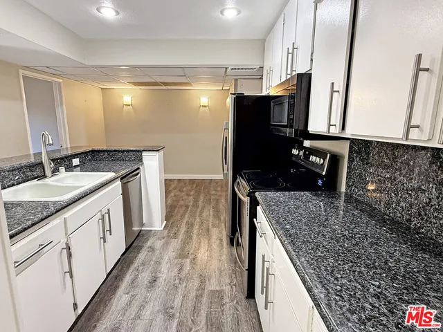 $3,995 | 23401 Park Sorrento, Unit 30, Calabasas, CA 91302