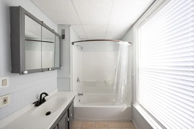 $2,200 | 10 Sycamore Street, Unit 2, Worcester, MA 01608