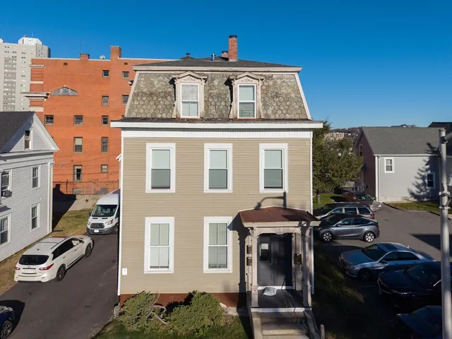 $2,200 | 10 Sycamore Street, Unit 2, Worcester, MA 01608