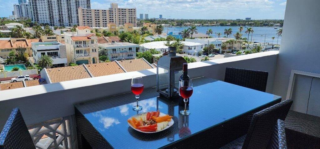 320 South Surf Road, Unit 704 Hollywood, FL 33019 - Photo 3 of 20 a view of a workspace