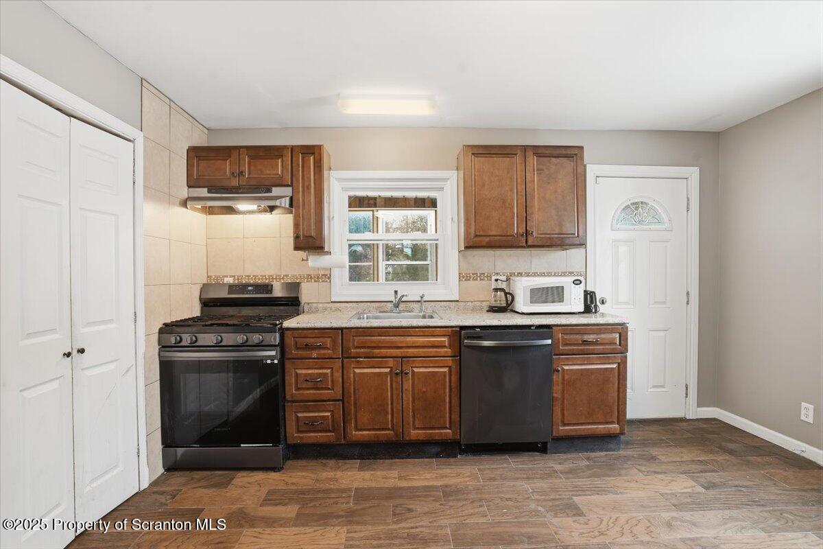 309 Ferdinand Street Scranton, PA 18508 - Photo 15 of 44 Kitchen