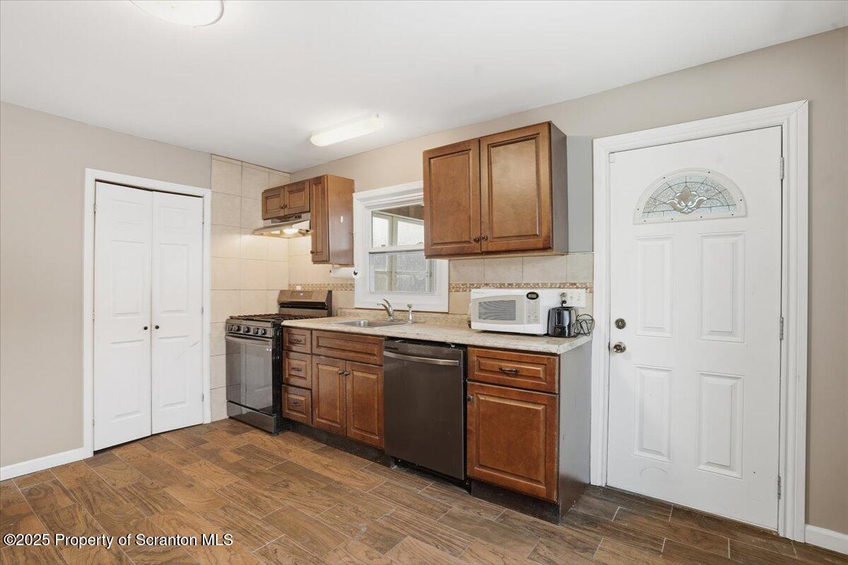 309 Ferdinand Street Scranton, PA 18508 - Photo 17 of 44 Kitchen