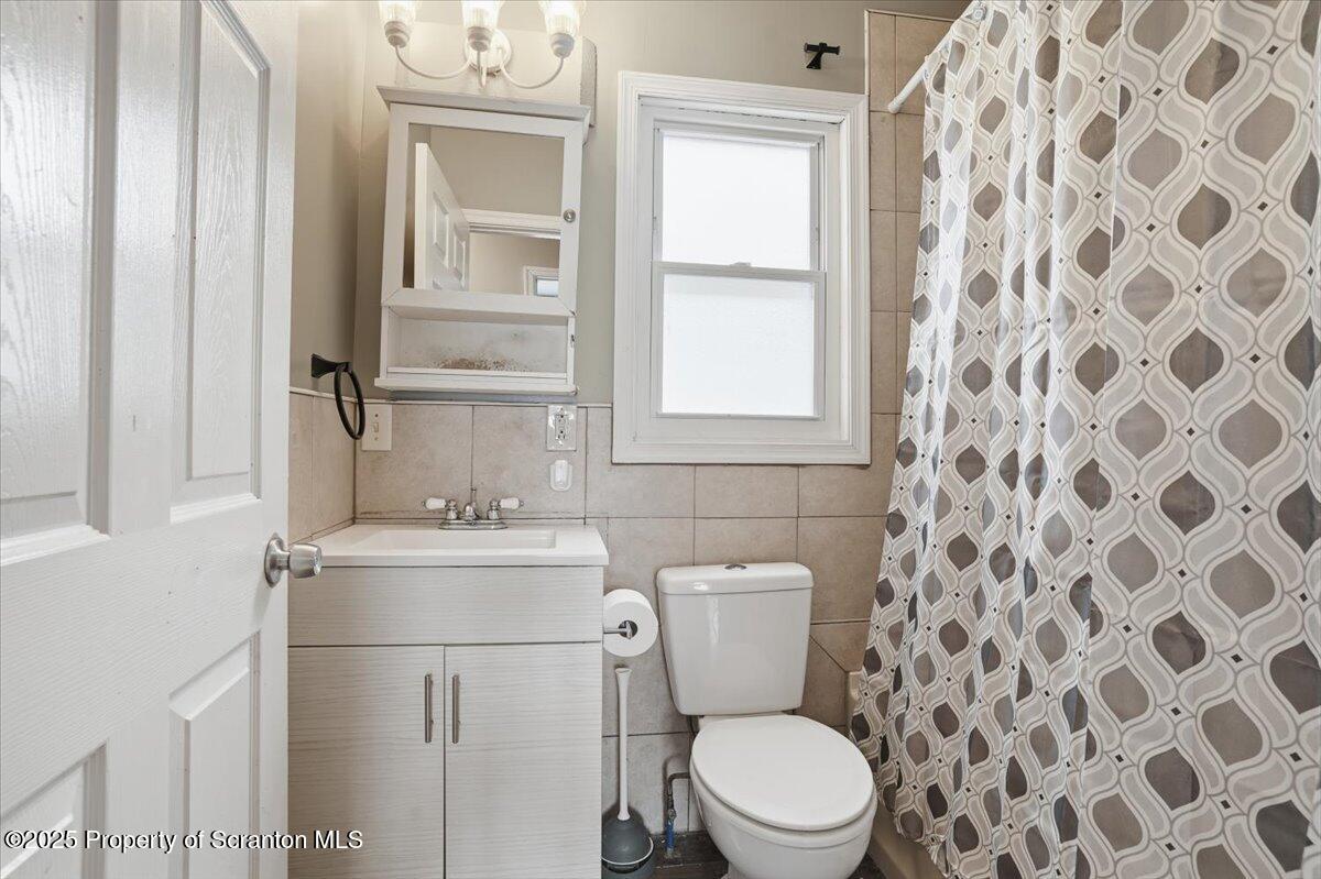 309 Ferdinand Street Scranton, PA 18508 - Photo 27 of 44 Full Bathroom