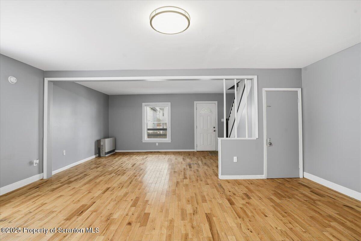 309 Ferdinand Street Scranton, PA 18508 - Photo 8 of 44 Living Room