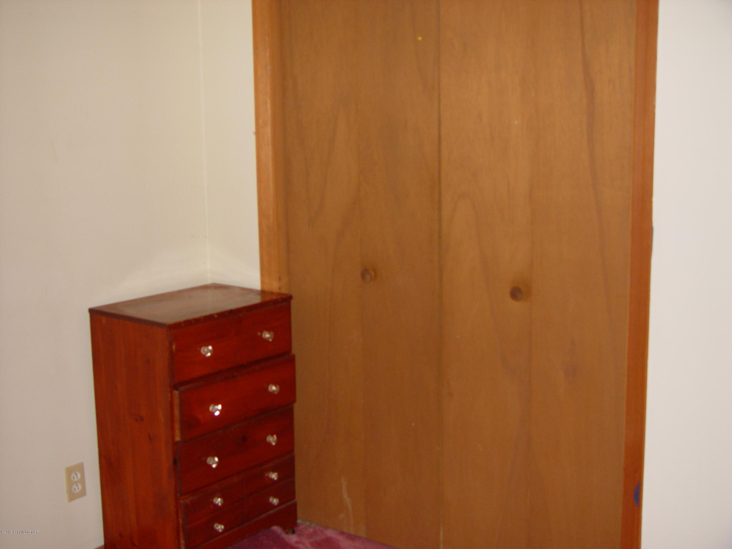 29 Old Post Road Tobyhanna, PA 18466 - Photo 10 of 16 a bathroom with a sink and vanity